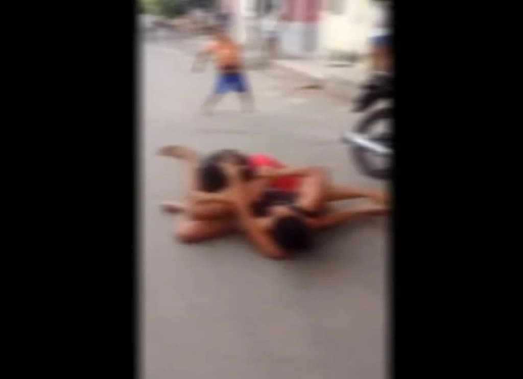 Prostitutas brigam e discussão termina em facada, em Balneário Camboriú
