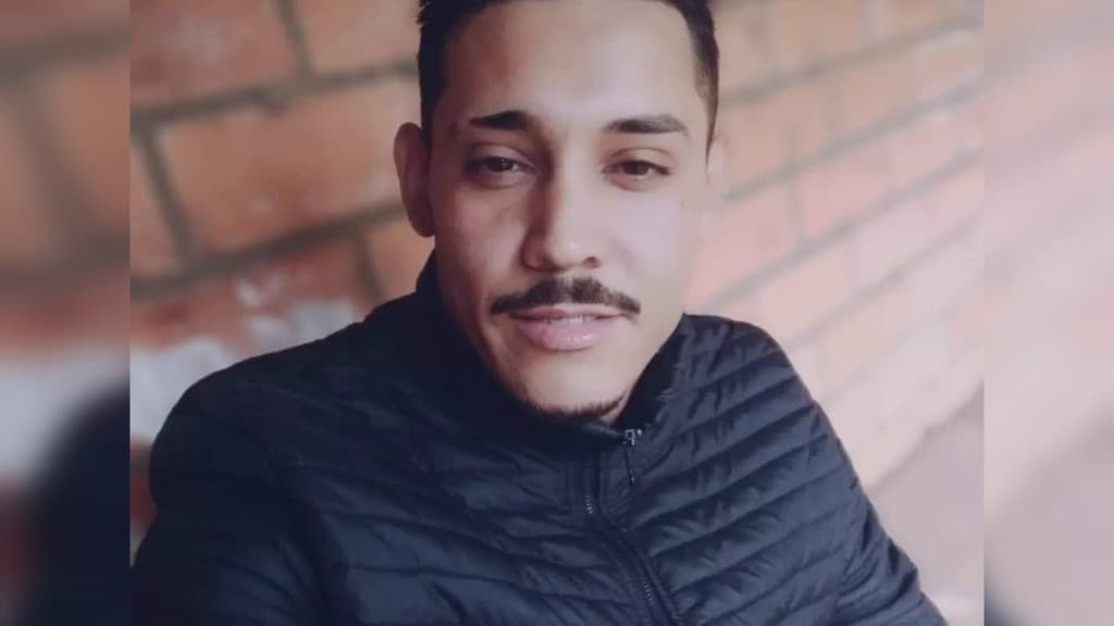 Homem invade bar e, sem falar nada, assassina outro a facadas