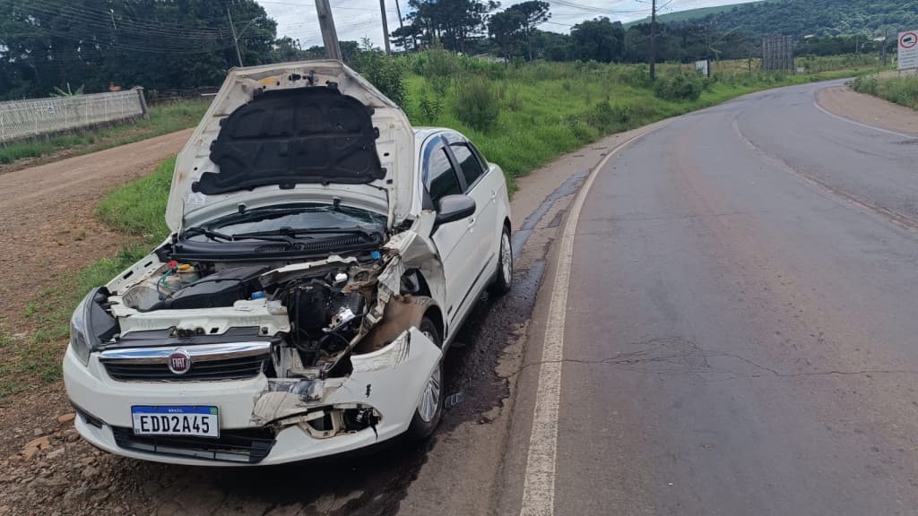 Pneu “voador” provoca caos em rodovia e atinge carro de idoso