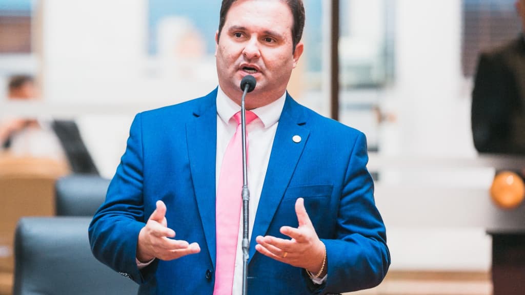 Deputado Sérgio Guimarães defende obrigatoriedade do “Teste do Olhinho” em recém-nascidos