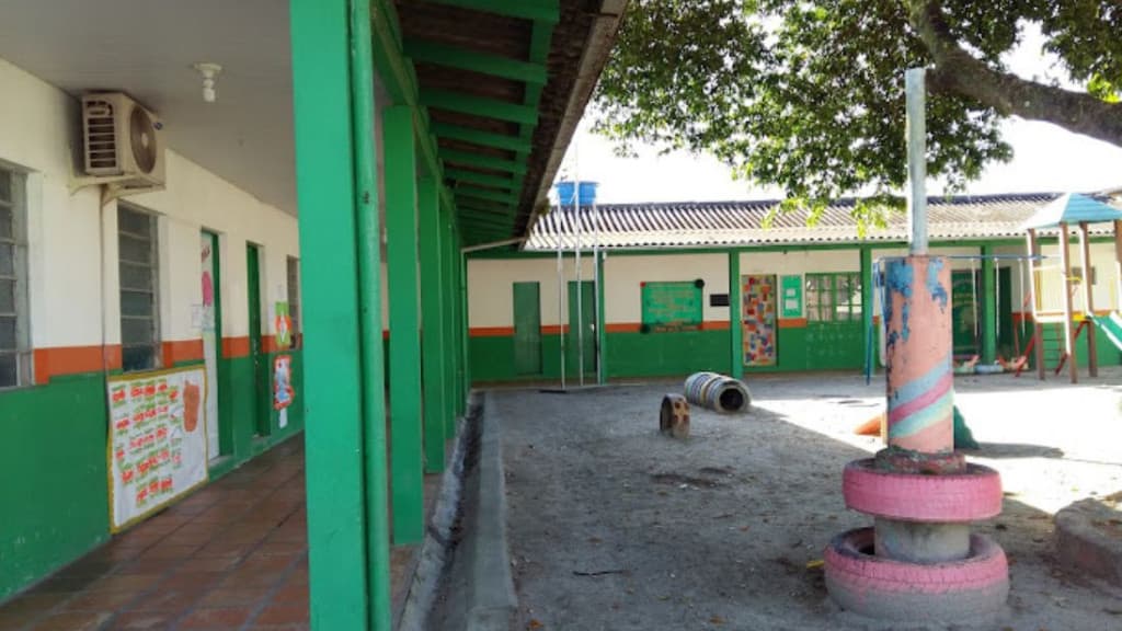 Vandalismo em Camboriú: Fezes humanas encontradas em parquinho