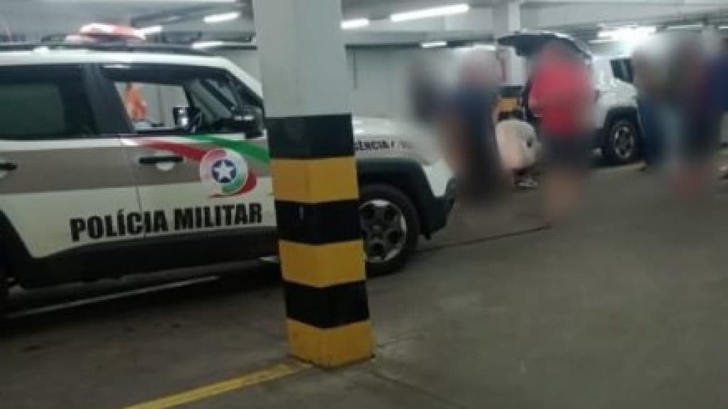 Homem é assassinado em estacionamento de supermercado