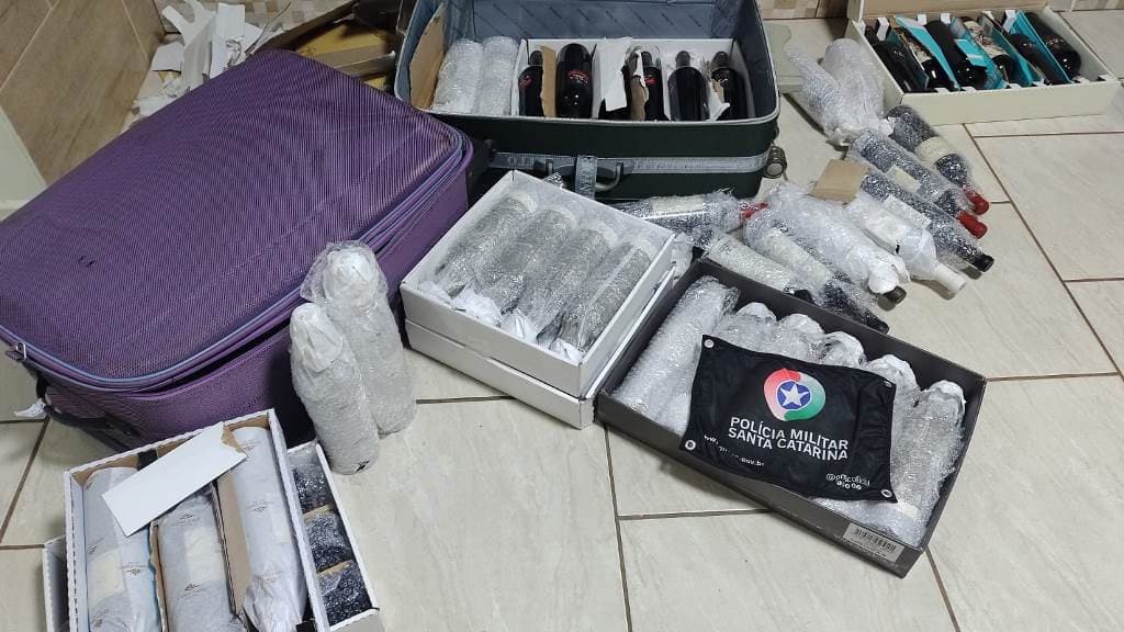 Ação policial intercepta contrabando de cigarros eletrônicos e bebidas na SC-155