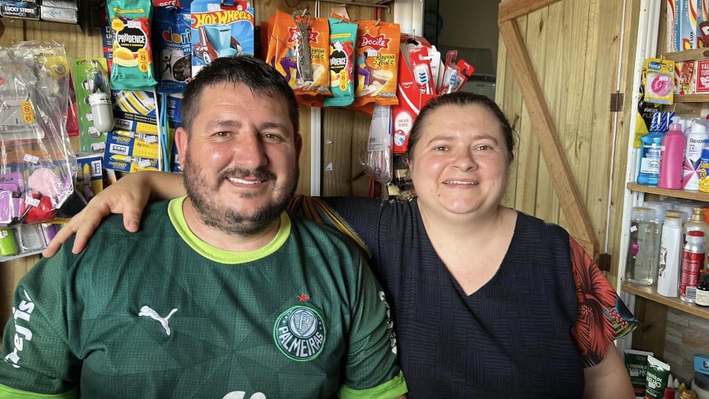 Casal supera desafios e monta mercearia de sucesso em Penha