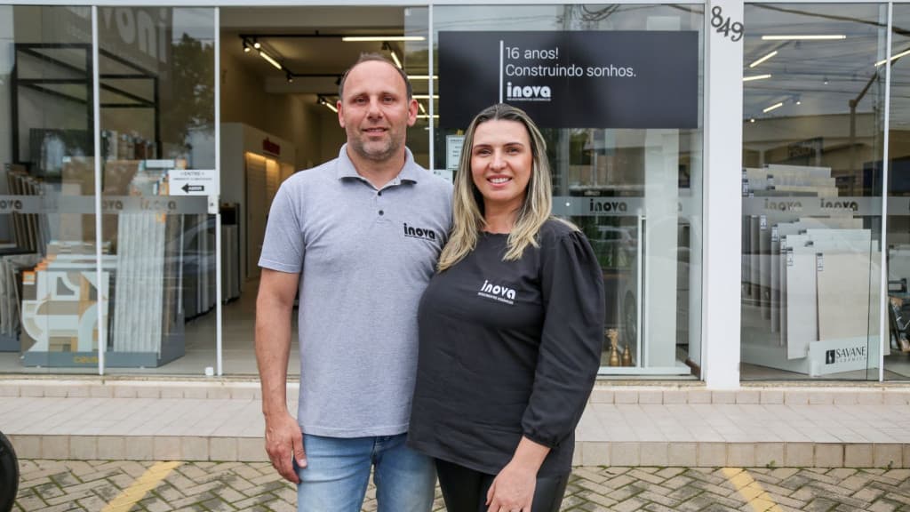 16 anos revestindo sonhos: casal de Tijucas comemora aniversário da Inova