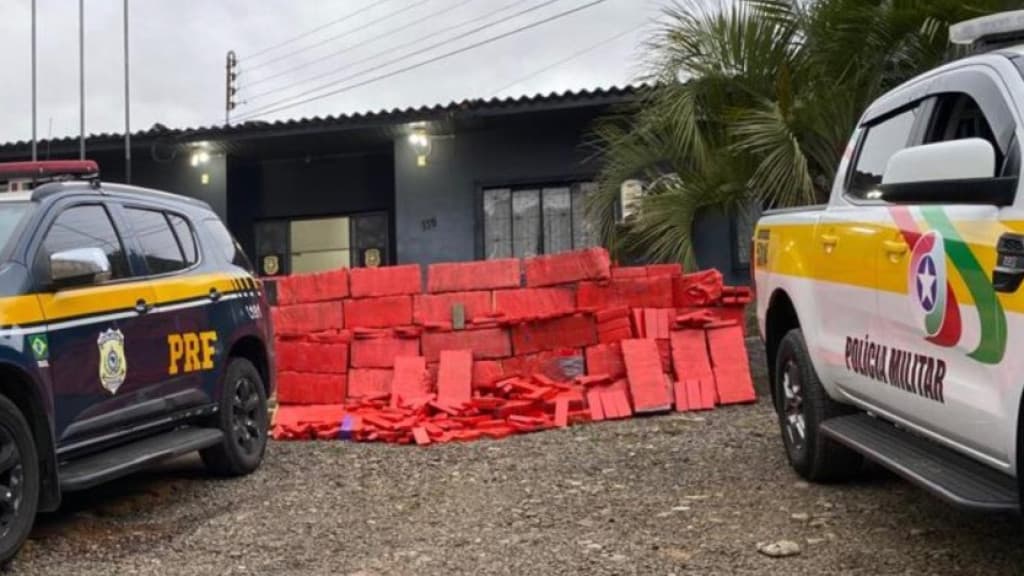 Homem é preso com quase 1 tonelada de maconha na SC-452