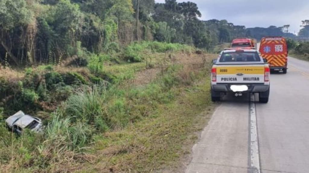 Homem morre após perder controle e capotar com carro na SC-114