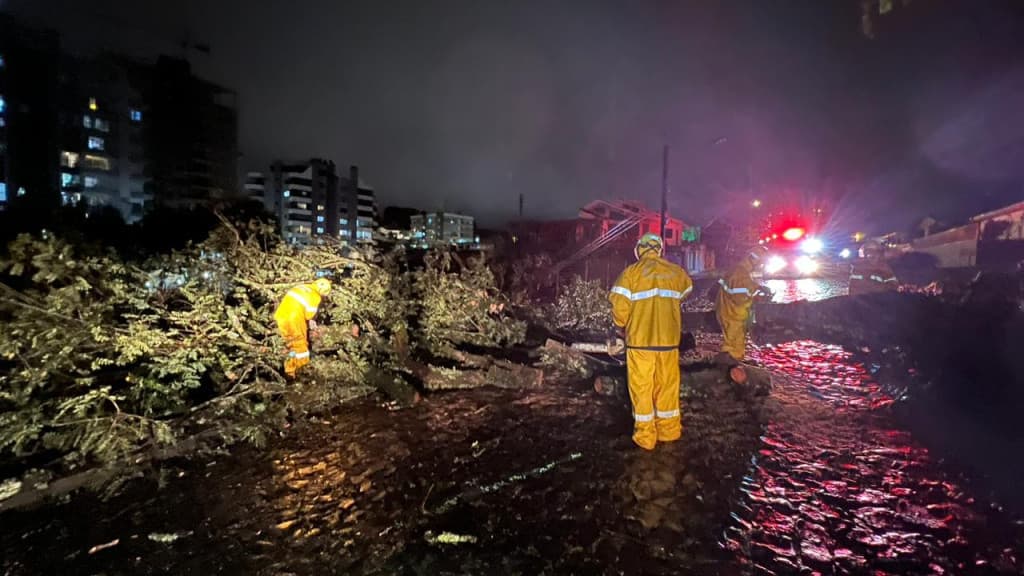 Ciclone extratropical começa a perder intensidade nesta quinta (13)