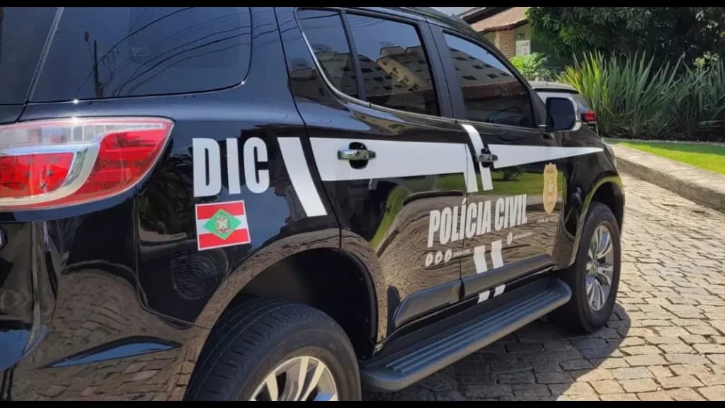 Adolescentes acabam apreendidos por ameaças a escola no Vale do Itajaí