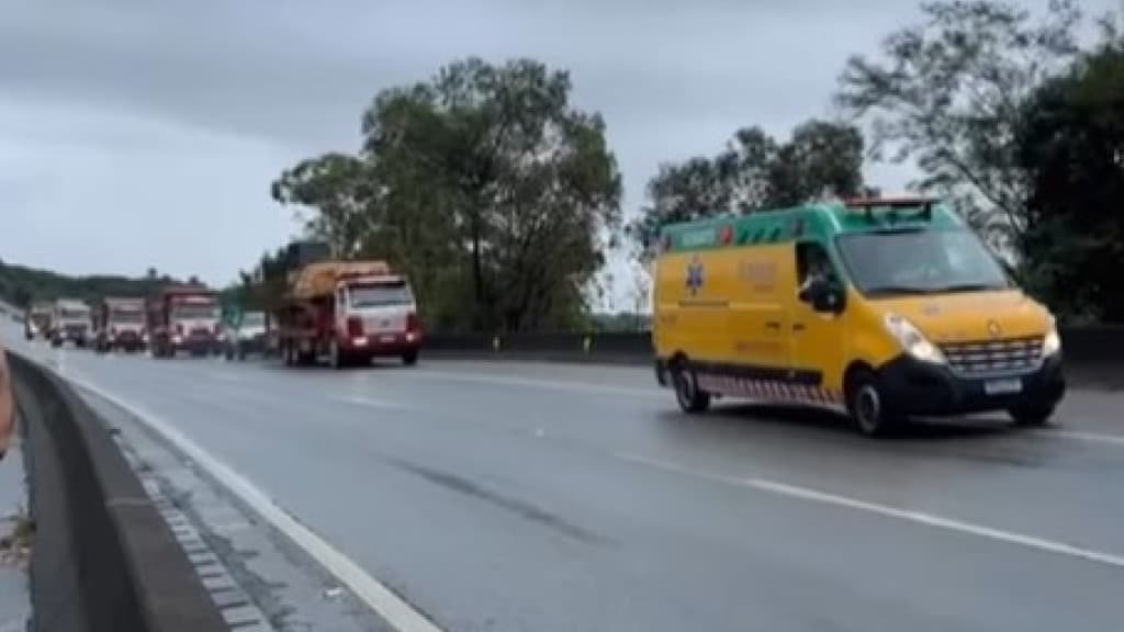 URGENTE: PRF escolta maquinários e trabalhadores para o Morro dos Cavalos