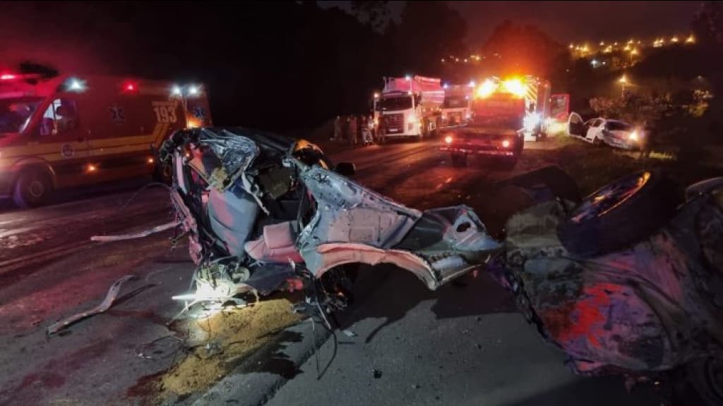 Gravíssimo acidente de trânsito na BR-282, em SC, mata dois homens