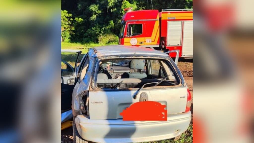 Idoso de 69 anos morre em capotamento de carro