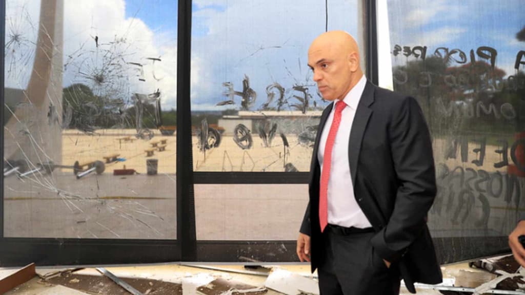 Preso do 8 de janeiro tenta suicídio na Papuda enquanto Moraes é aplaudido em evento petista