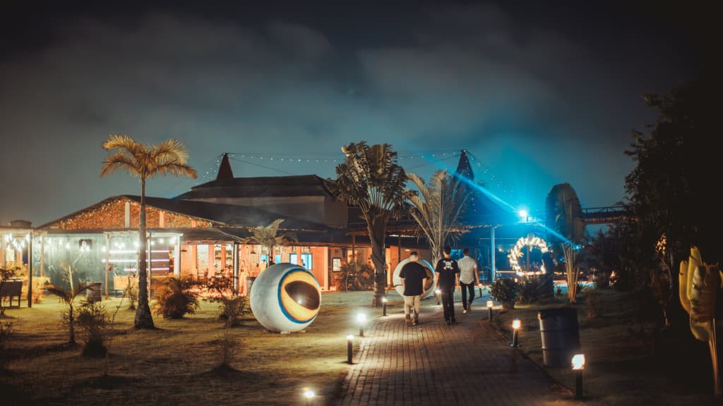 Surreal Park apresenta Anna, Bhaskar, Ratier e outros na sexta-feira em 29 de março