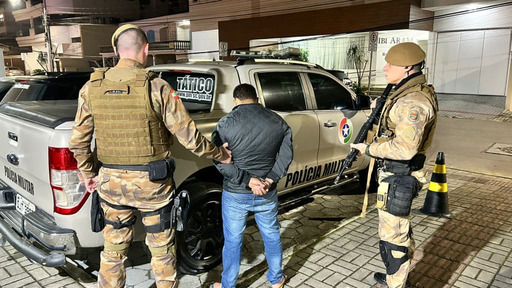 Foragido por assaltos a bancos, homicídios e até resgate de detentos é preso em Itapema