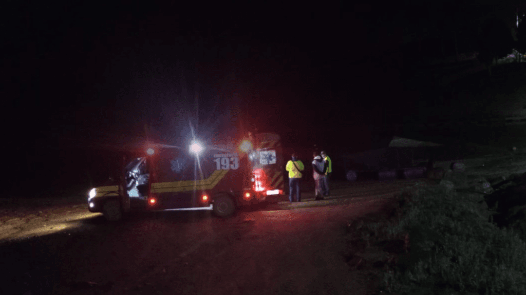 Bombeiros lutam contra o tempo para salvar idosa com suspeita de AVC