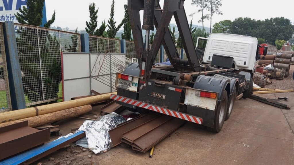 Empresário é esmagado por caminhão no pátio da própria empresa em SC