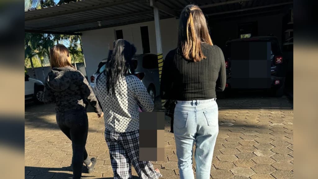 Mãe investigada por tortura contra filha de 3 anos é presa