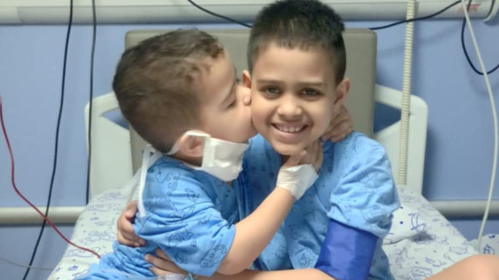 “Pequeno herói”: Menino de 2 anos realiza transplante e salva a vida de irmão mais velho