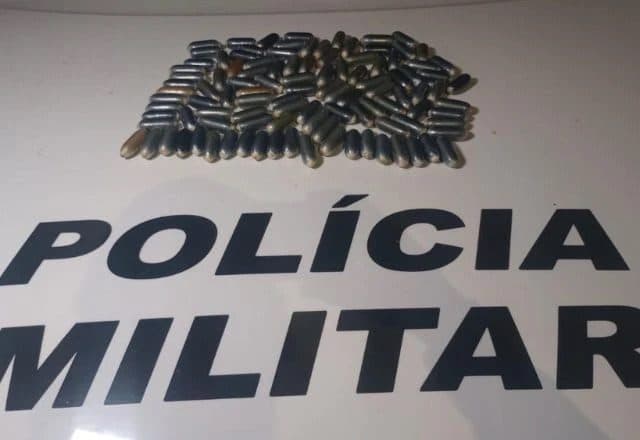 Casal boliviano é preso com o estômago cheio de cocaína