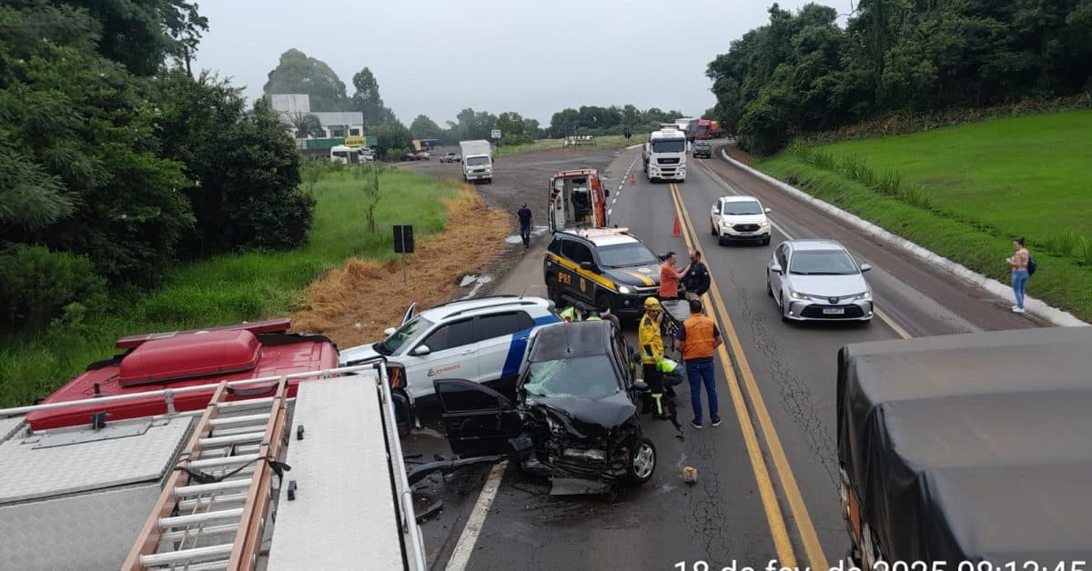 Jovem é arremessada de carro em acidente na BR-282, em SC