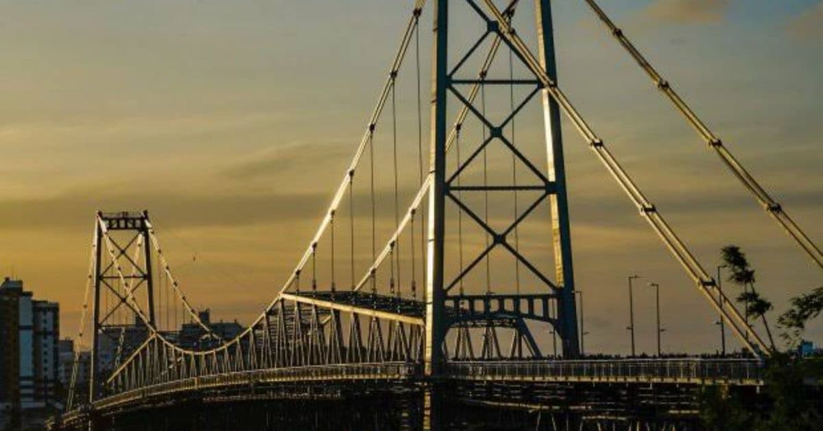 Ponte Hercílio Luz terá mudanças no tráfego durante o Carnaval em Florianópolis