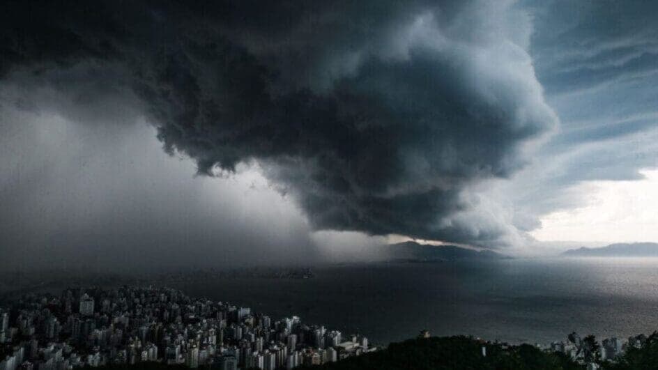 Santa Catarina tem alerta para temporais e risco de alagamentos nesta quarta (12)