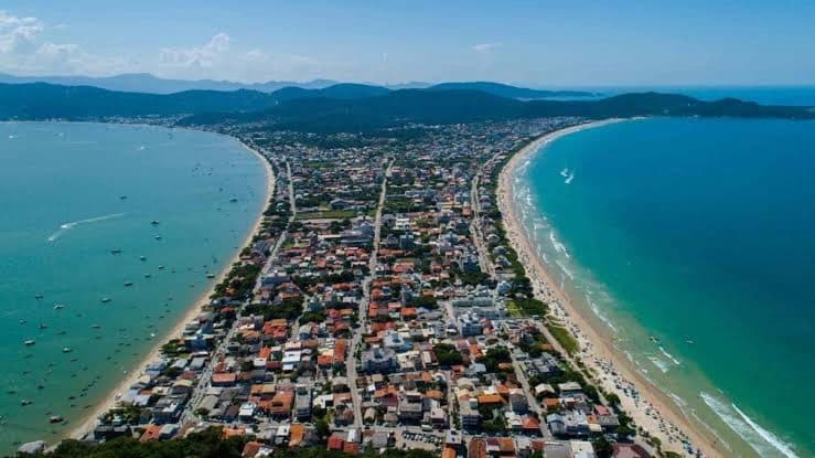Bombinhas faz aniversário com festa, surfe e festival no mar!