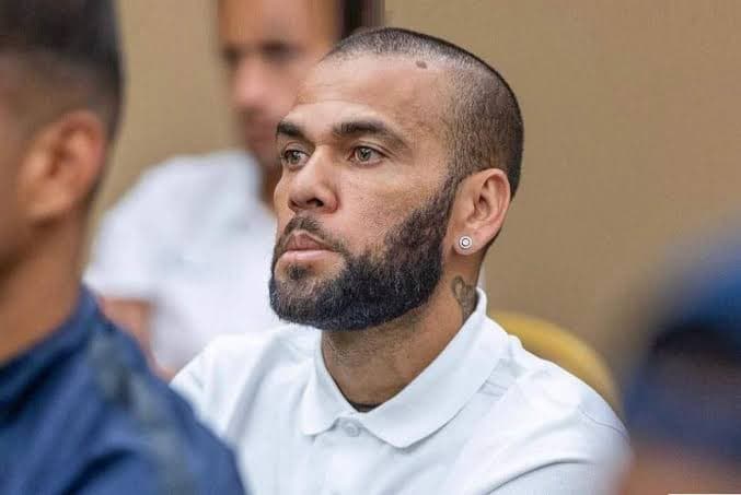 Justiça espanhola absolve Daniel Alves da acusação de agressão sexual