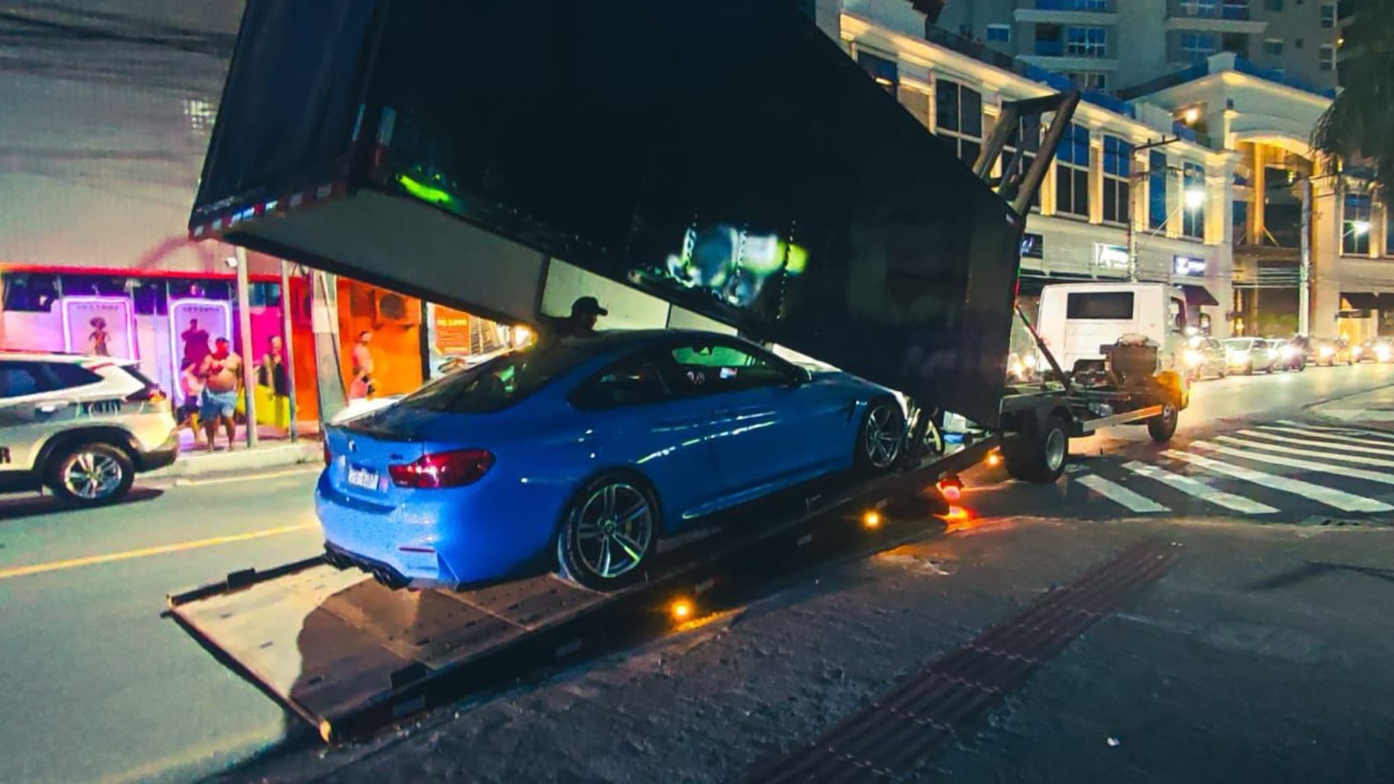 Motorista com BMW irregular foge da fiscalização e é detido em Balneário Camboriú