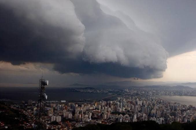 Santa Catarina começa abril com tempo instável e pancadas de chuva