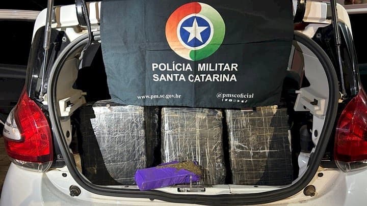 Três veículos e 300 kg de maconha são apreendidos em ação conjunta no interior de SC
