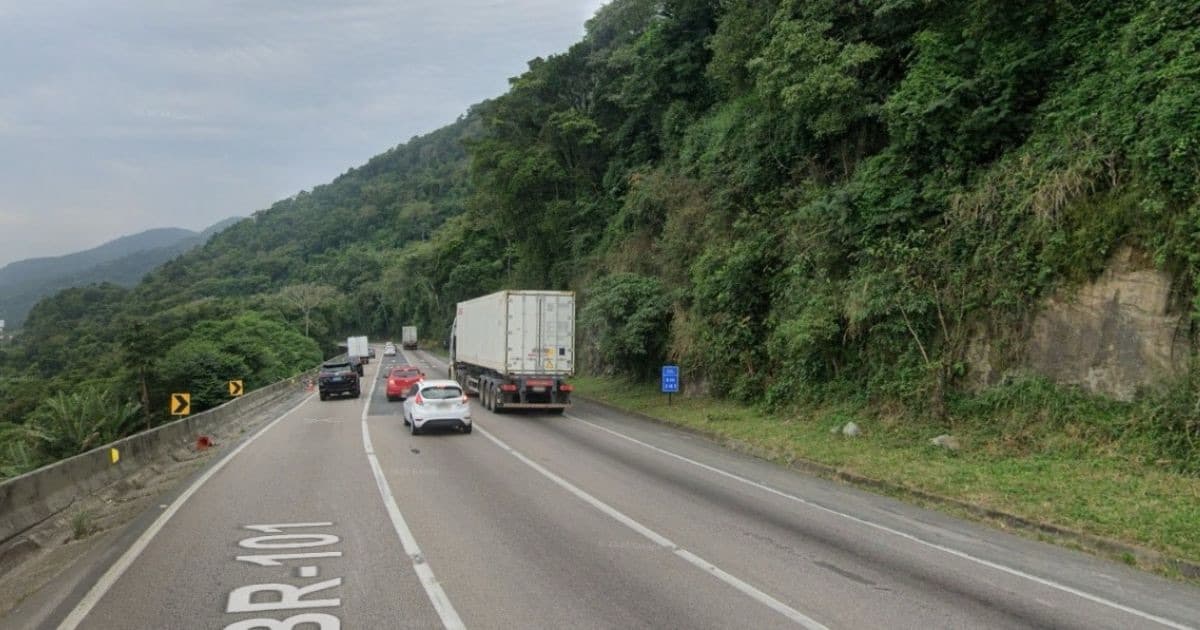 Dois acidentes na BR-101: colisão trava rodovia e capotamento no Morro dos Cavalos