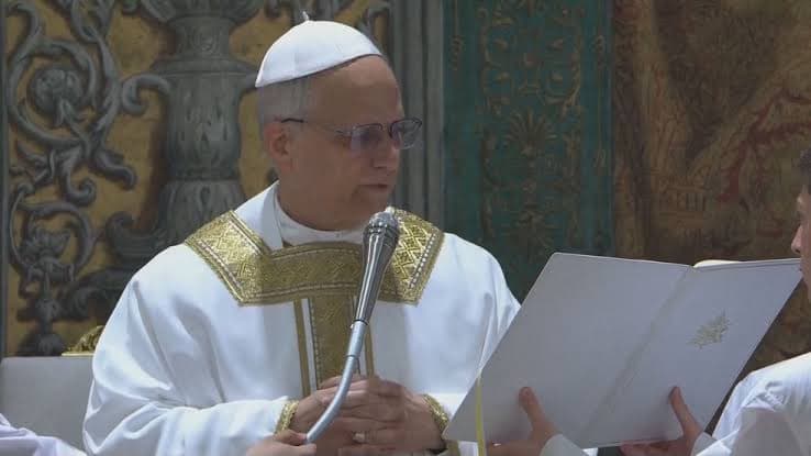 Papa Leão XIV celebra primeira missa e alerta contra o “ateísmo prático”