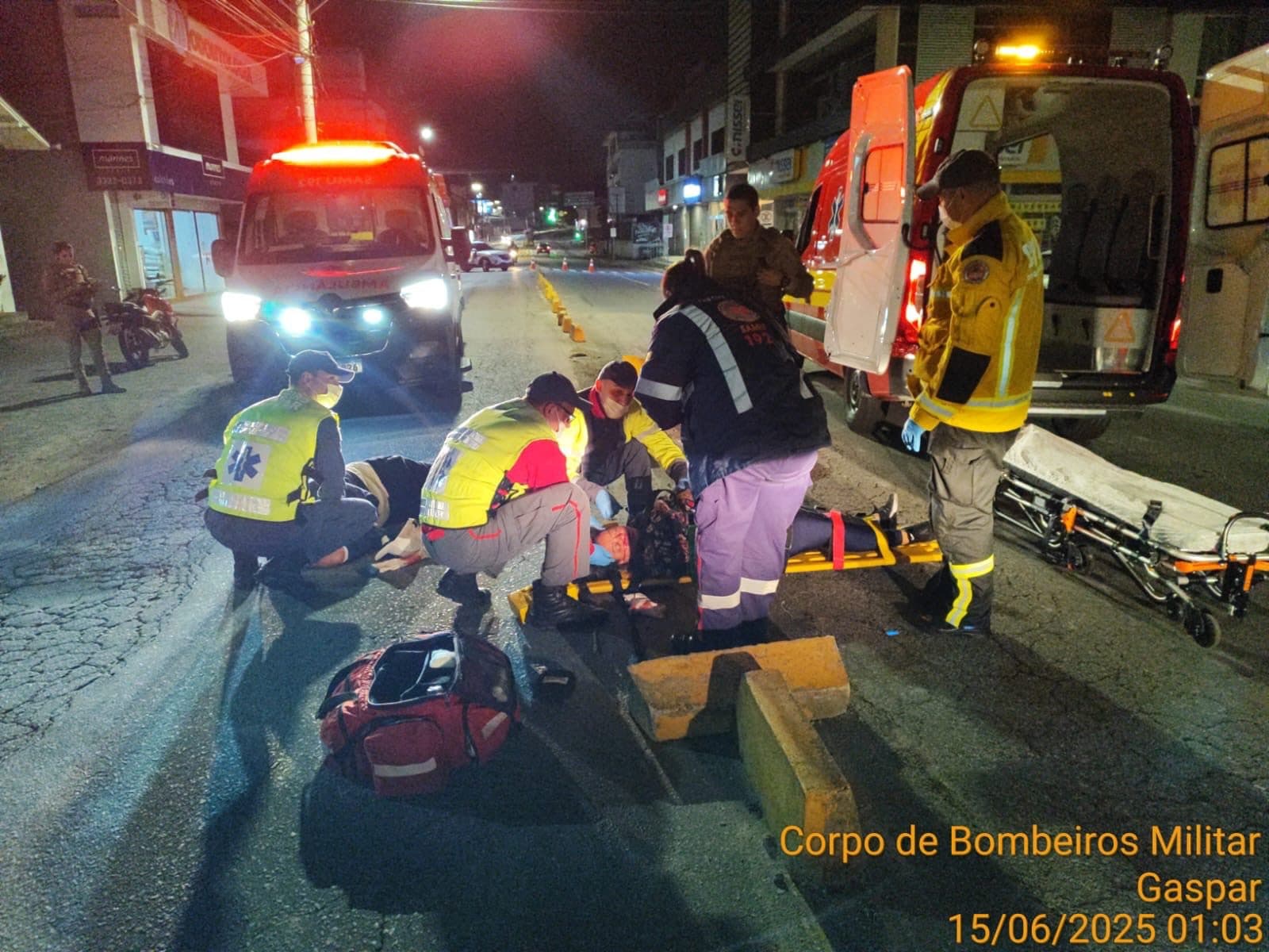 Acidente em Gaspar: mulher sofre traumatismo craniano após queda de moto 