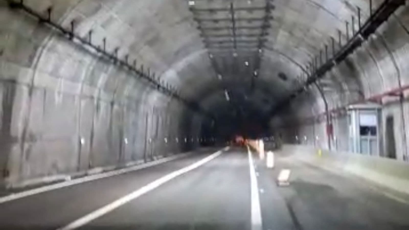 Acidente com Ferrari de quase R$ 5 milhões interdita o túnel do Morro do Boi em BC