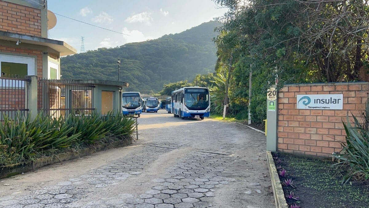 Paralisação termina e ônibus voltam a circular em Florianópolis nesta segunda (16)