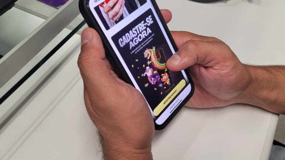 Perdeu o salário da esposa no “Aviãozinho”, simulou assalto e acabou na delegacia 