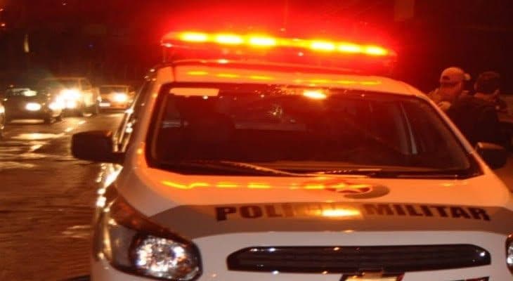 Mulher é encontrada morta, seminua e com marcas de facadas em Joinville