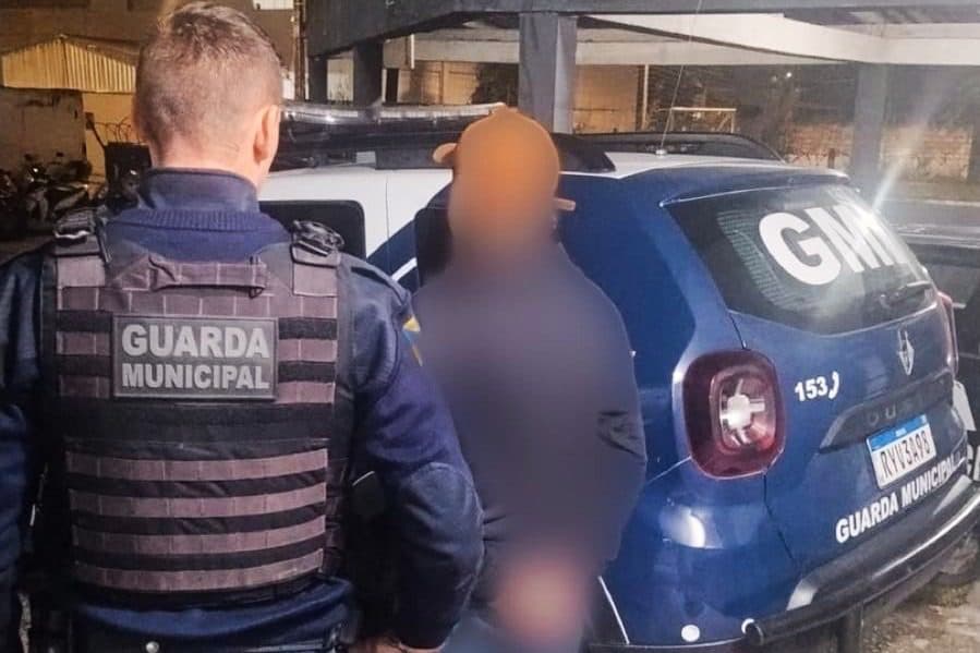 Motorista é preso por embriaguez após causar acidente e tentar fugir em Itajaí