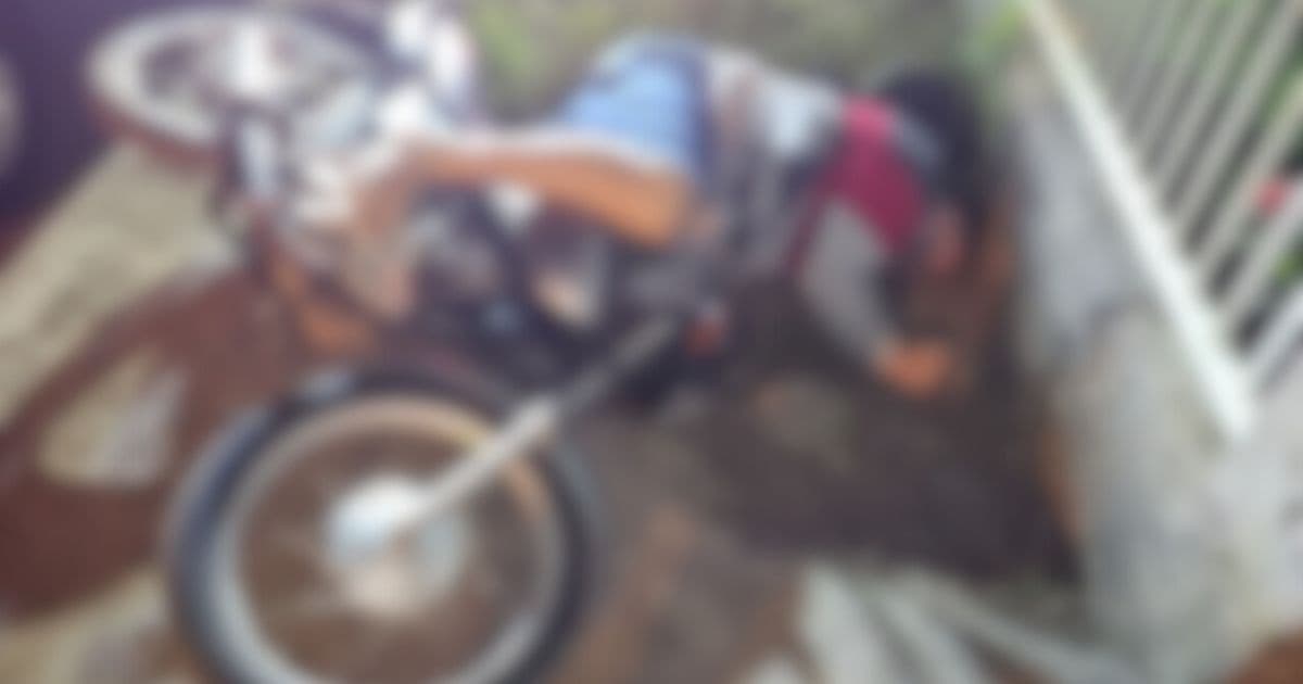Moradores ouvem disparos e encontram rapaz morto ao lado de moto em SC