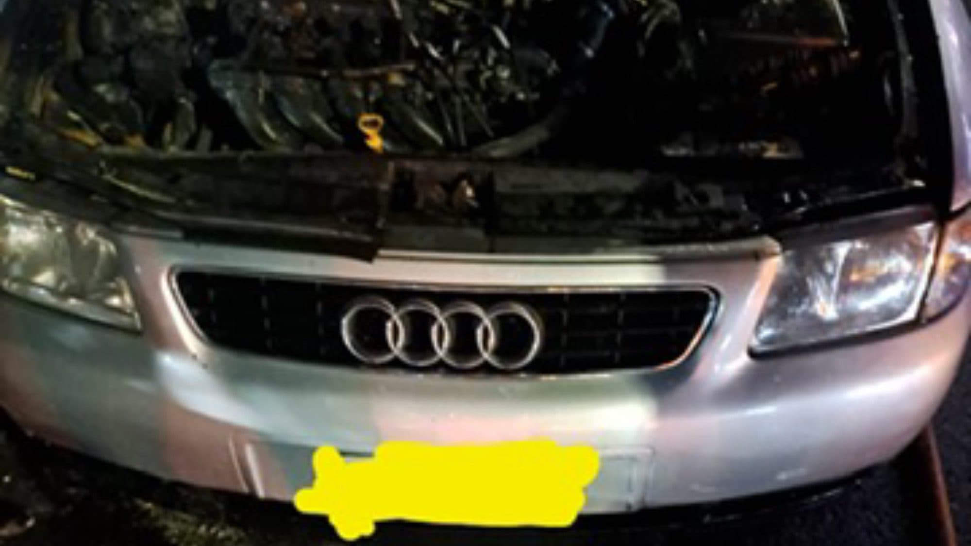 Carro pega fogo em movimento na BR-101 em Itapema