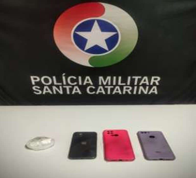 Adolescente de 17 anos é flagrada com cocaína escondida na genitália em SC