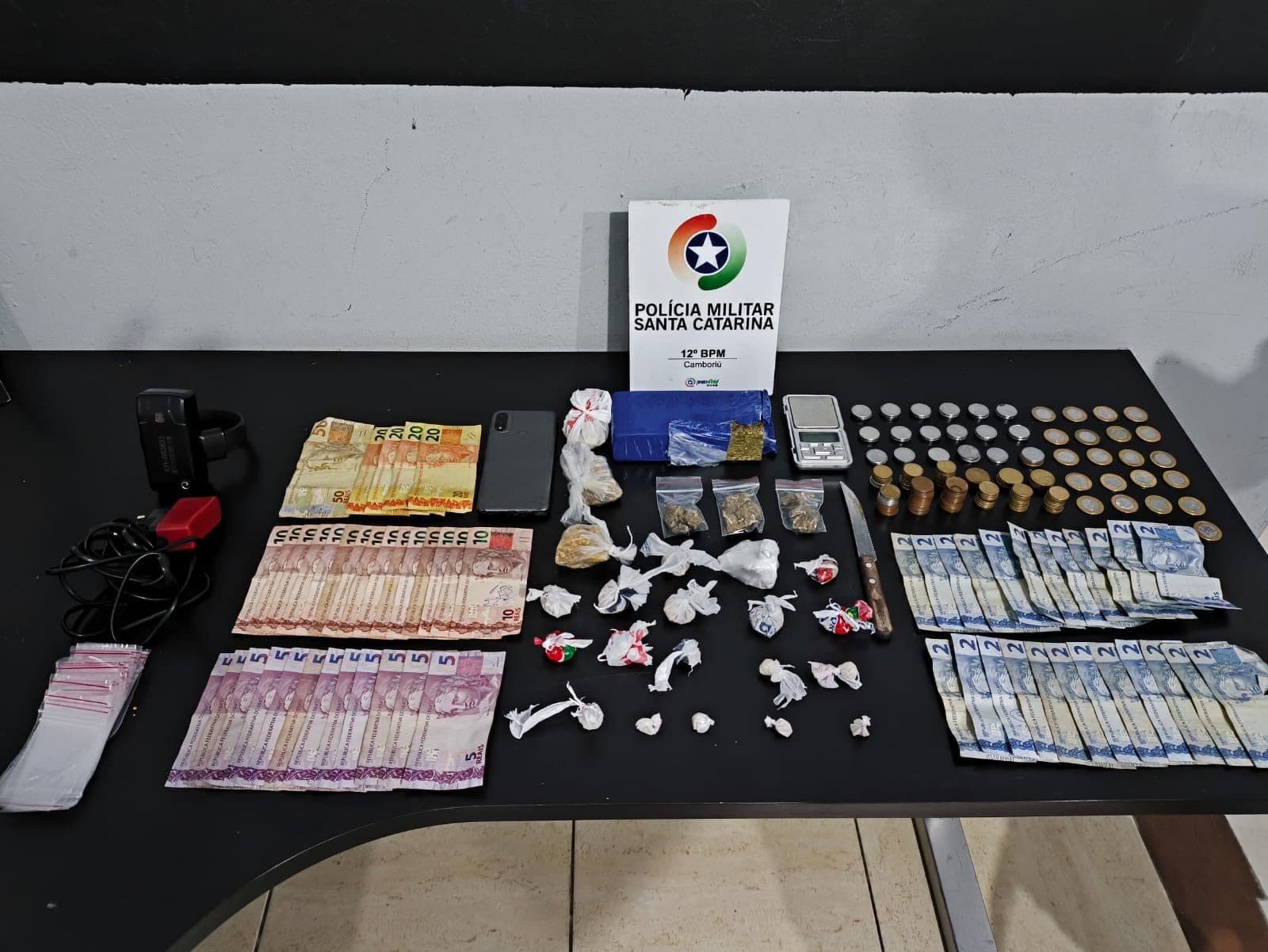 Traficante com tornozeleira rompida é preso com drogas em Camboriú