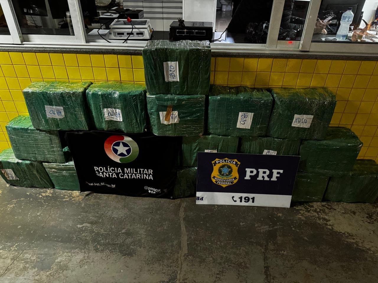Homem é preso com 330 quilos de maconha em veículo roubado na SC-153