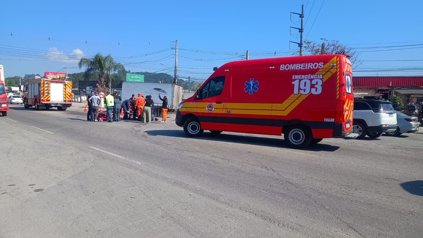 Sem capacete, mulher sofre ferimentos graves na cabeça em acidente na BR-282