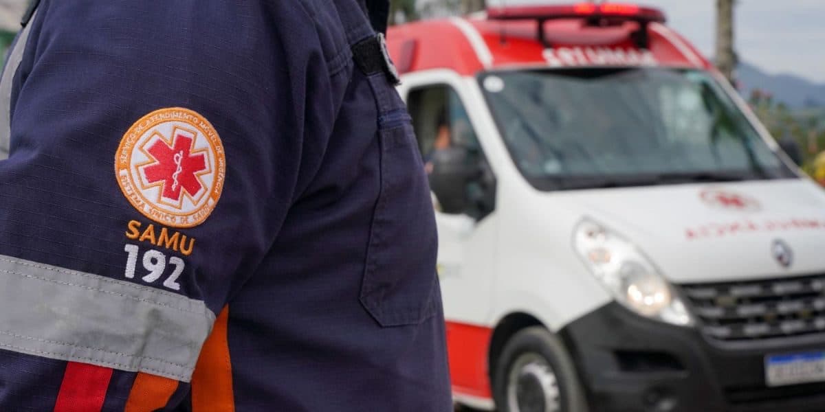 Trabalhador morre ao ser prensado por máquina em operação com alta temperatura em SC