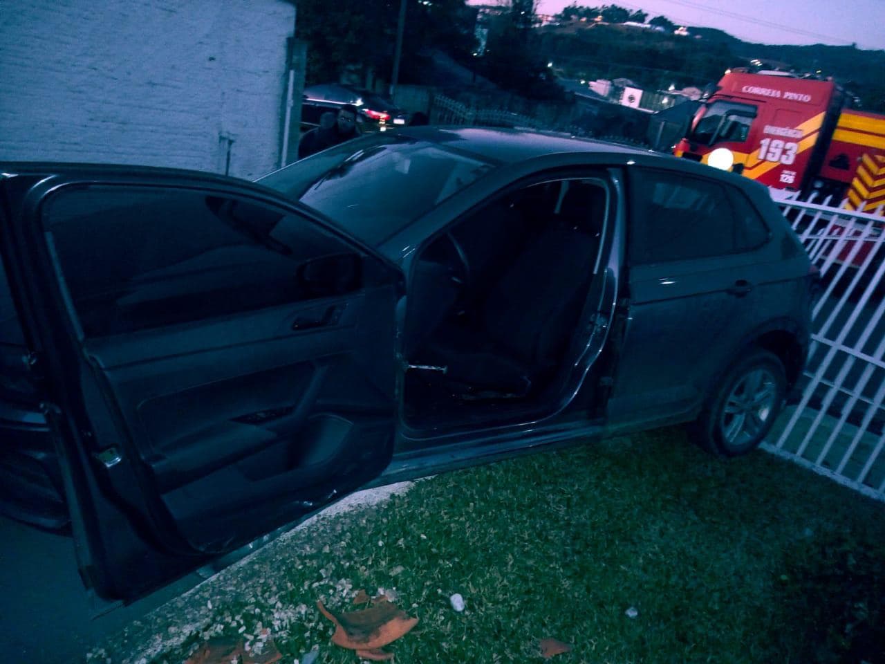 Motorista morre após ser atropelado pelo próprio carro em SC