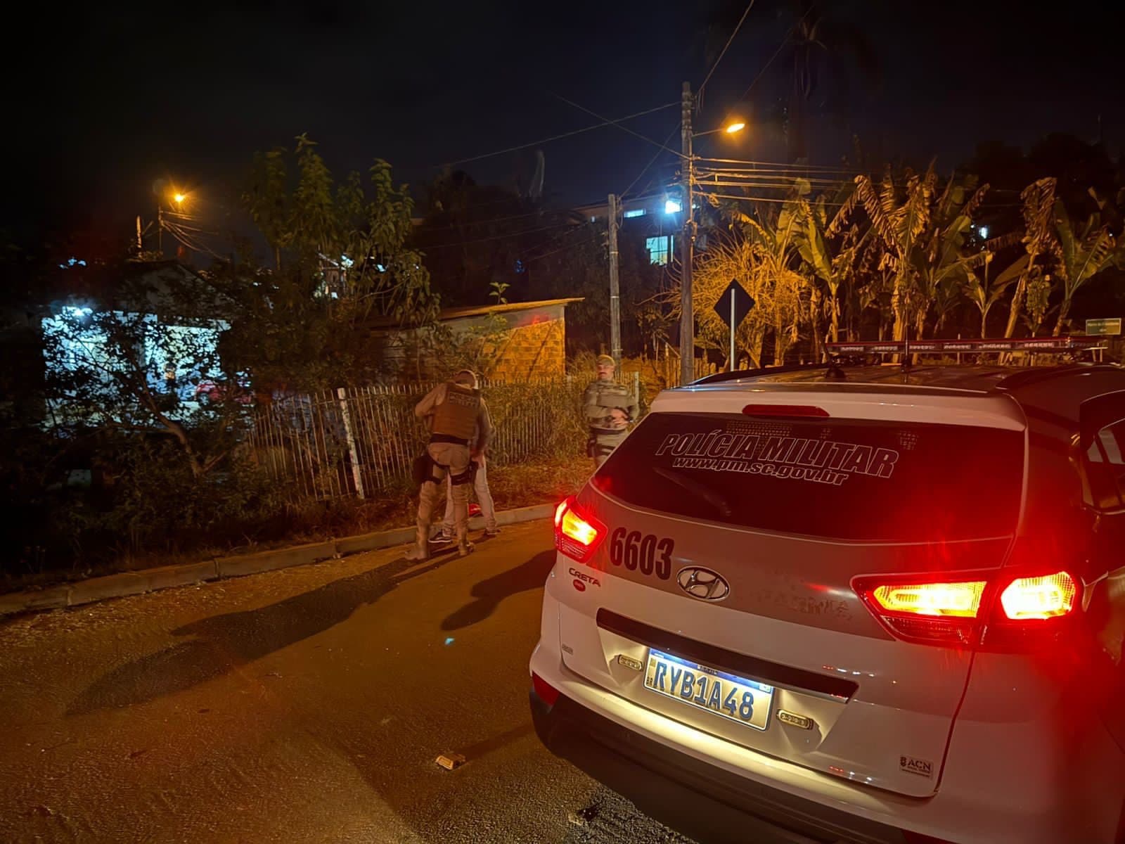 PM prende homem com mandado por furto durante operação em Canelinha
