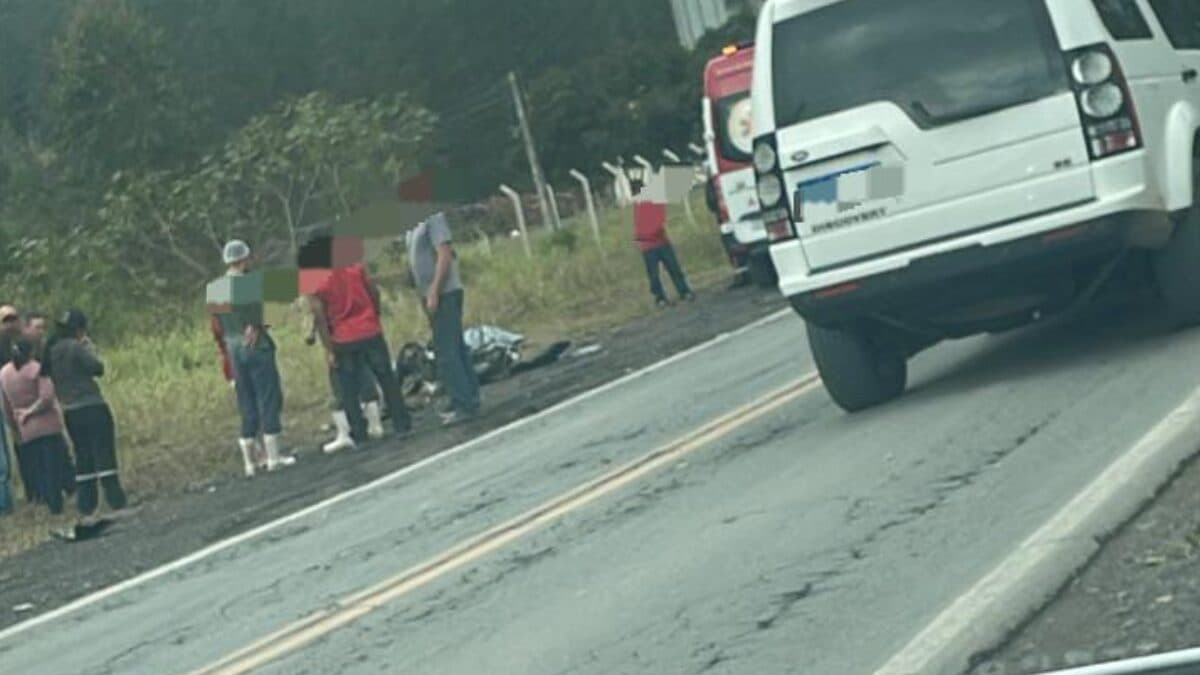 Motociclista morre e motorista foge após grave acidente na SC-350